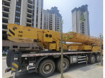 Daru XCMG Crane QY75K: 5 kép.