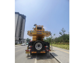 Daru XCMG Crane QY75K: 4 kép.