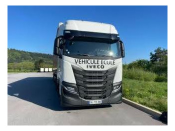 Nyergesvontató IVECO S-WAY