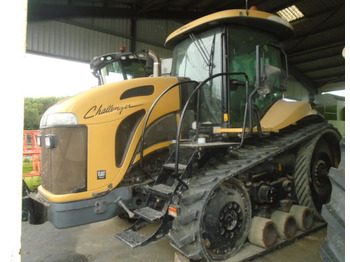 Lánctalpas traktor CHALLENGER