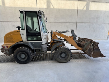 Gumikerekes homlokrakodó LIEBHERR L 506
