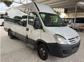 Távolsági busz IVECO Daily