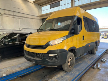 Iskolabusz Iveco Daily: 4 kép.