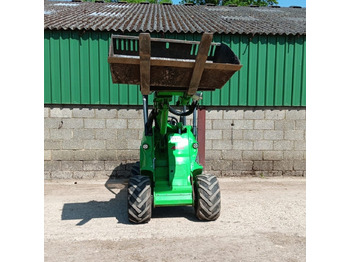 Derékcsuklós rakodó Avant 635: 4 kép.