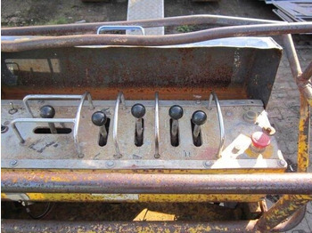 Teleszkópos emelő Aichi SR 182: 5 kép.