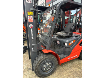 Villás targonca Forklift: 2 kép. Villás targonca Forklift: 2 kép.