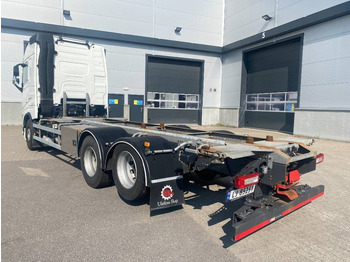 Cserefelépítményes teherautó Volvo FH 540: 4 kép. Cserefelépítményes teherautó Volvo FH 540: 4 kép.