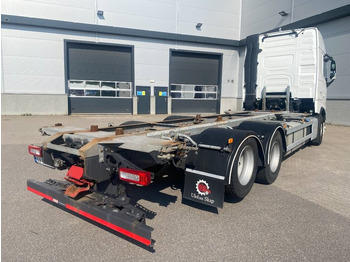 Cserefelépítményes teherautó Volvo FH 540: 3 kép. Cserefelépítményes teherautó Volvo FH 540: 3 kép.