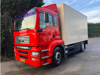 Dobozos felépítményű teherautó MAN