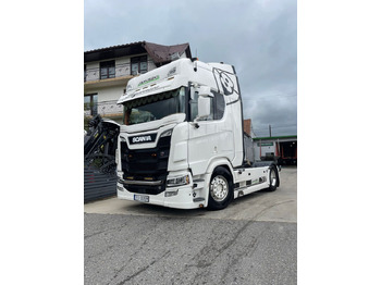 Nyergesvontató SCANIA R 520