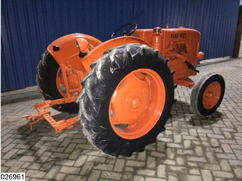 Traktor Fiat R25 2WD: 4 kép.