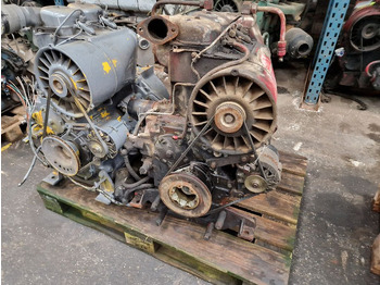 Motor Deutz F2L912: 2 kép. Motor Deutz F2L912: 2 kép.