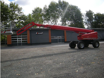 Emelőkosaras teherautó