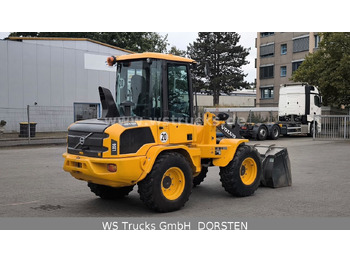 Gumikerekes homlokrakodó Volvo Radlader L 35 G: 4 kép.
