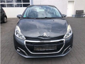 Szedán Peugeot 208 Active: 5 kép.