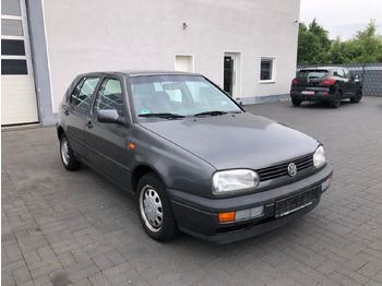 Szedán VOLKSWAGEN
