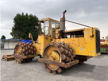 Talajtömörítő Caterpillar 825 + porte engins: 5 kép.