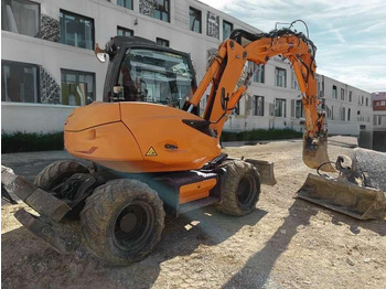 Gumikerekes kotró Mecalac 9MWR: 4 kép.