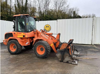 Gumikerekes homlokrakodó VOLVO L30G