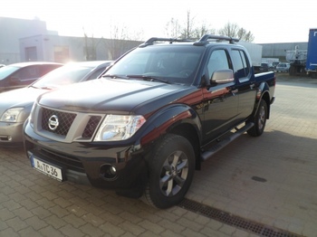 Autó Nissan Navara: 1 kép.