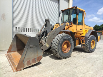 Gumikerekes homlokrakodó VOLVO L90