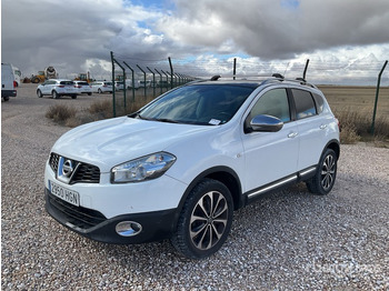 Terepjáró/ SUV NISSAN