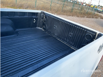 Pickup 2019 Toyota Hilux 4x4 Crew Cab Pickup: 4 kép.