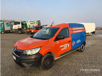 Dobozos felépítményű teherautó RENAULT