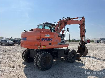 Gumikerekes kotró FIAT KOBELCO E145W: 3 kép.