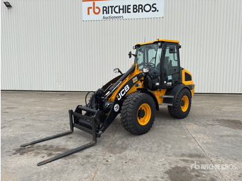 Gumikerekes homlokrakodó JCB 409