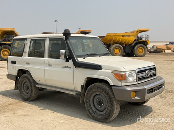 Terepjáró/ SUV 2011 Toyota Land Cruiser LX 76R 4x4 SUV: 2 kép.