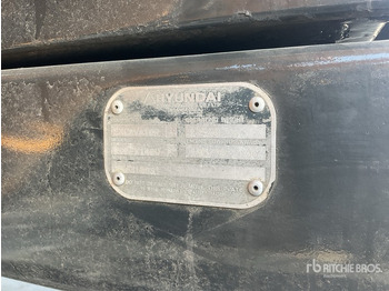 Gumikerekes kotró HYUNDAI