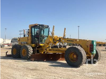 Gréder KOMATSU GD825A-2: 4 kép.