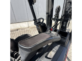 Elektromos targonca Linde E25-01 (387): 3 kép.