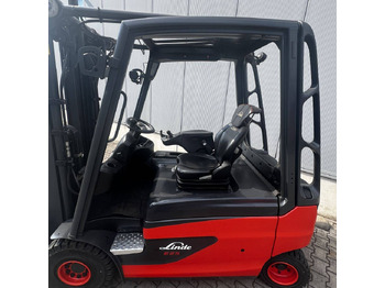 Elektromos targonca Linde E25L (387): 3 kép.