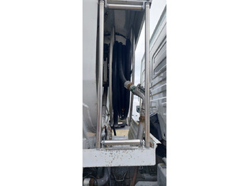 Tartályos teherautó MERCEDES: 2 kép. Tartályos teherautó MERCEDES: 2 kép.