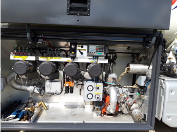 Tartályos teherautó VOLVO FM: 2 kép. Tartályos teherautó VOLVO FM: 2 kép.