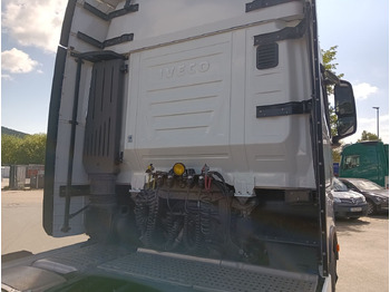 Nyergesvontató Iveco S-WAY AS440 P490 INTARDERSpoilerStandklima 2xTan: 4 kép.