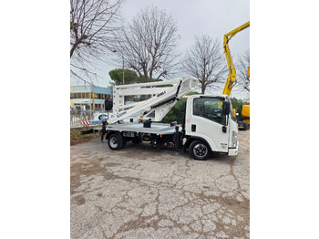 Emelőkosaras teherautó