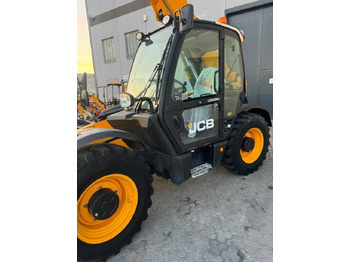 Teleszkópos rakodó JCB
