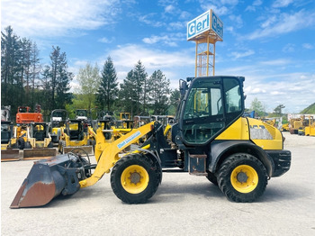 Gumikerekes homlokrakodó KOMATSU WA80