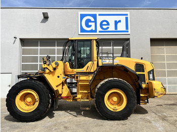 Gumikerekes homlokrakodó VOLVO L180G
