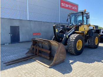 Gumikerekes homlokrakodó KOMATSU WA250