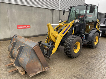 Derékcsuklós rakodó