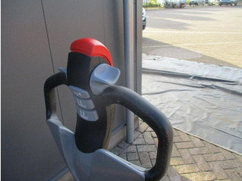 Kézi raklapemelő Still EXU16: 5 kép. Kézi raklapemelő Still EXU16: 5 kép.