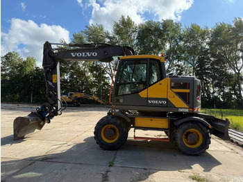 Gumikerekes kotró VOLVO EWR150E