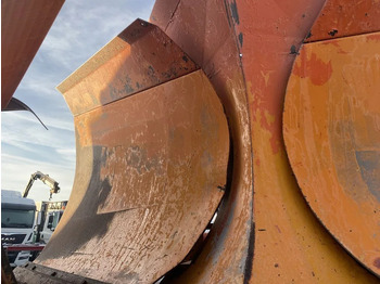 Hóeke Fresia + Snow shovel: 3 kép. Hóeke Fresia + Snow shovel: 3 kép.