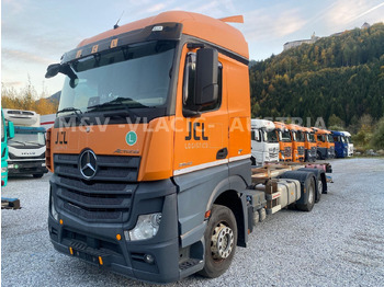 Cserefelépítményes teherautó MERCEDES-BENZ