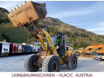 Gumikerekes homlokrakodó NEW HOLLAND W190B