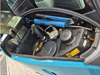 Minikotró AIRMANN AX33U mididigger: 4 kép.